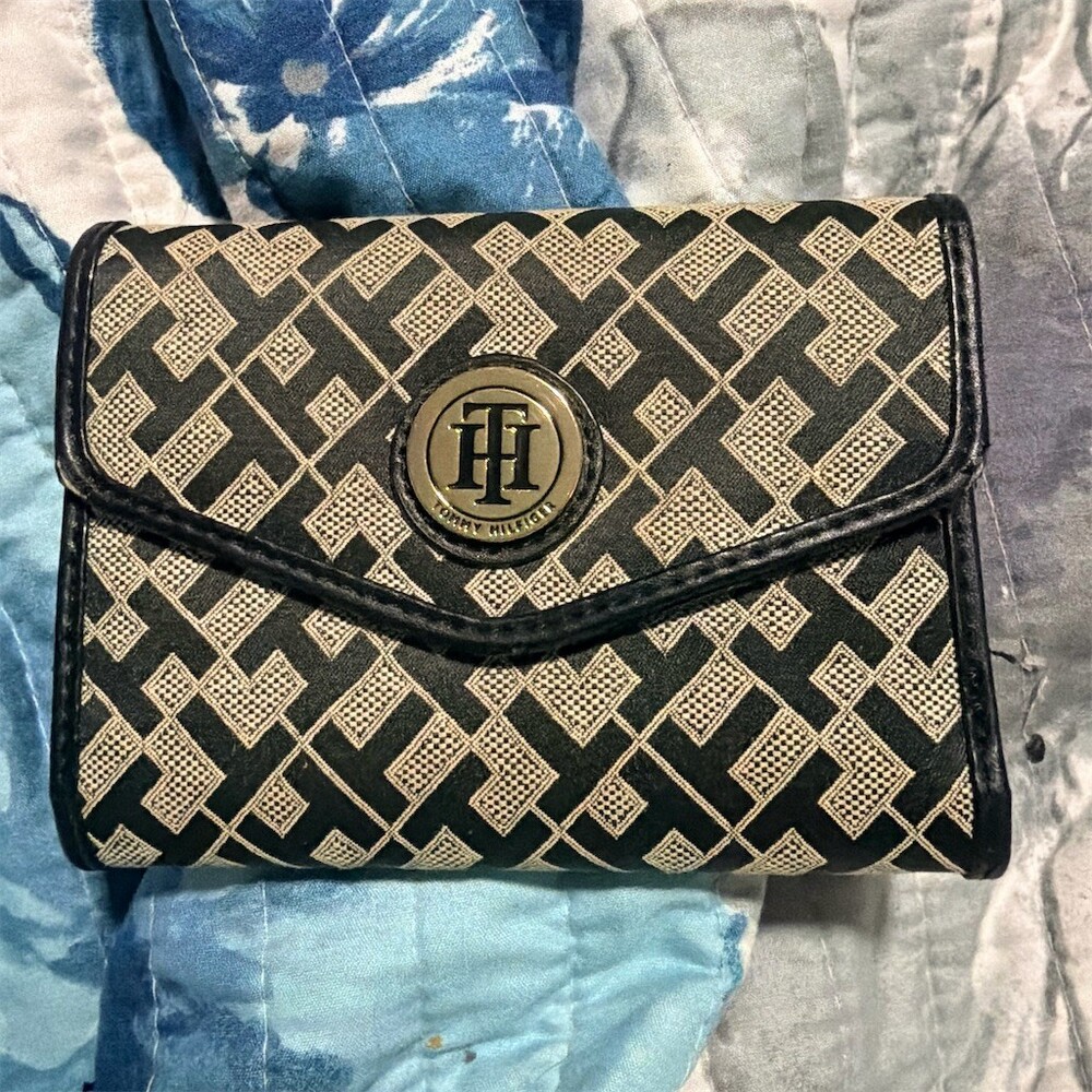 Tommy Hilfiger Envelope Wallet Womens One Size Black Beige Monogram Snap